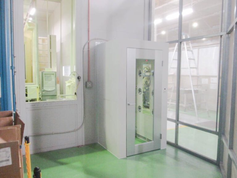 大手電気部品工場 エアシャワー設置工事 一般室
